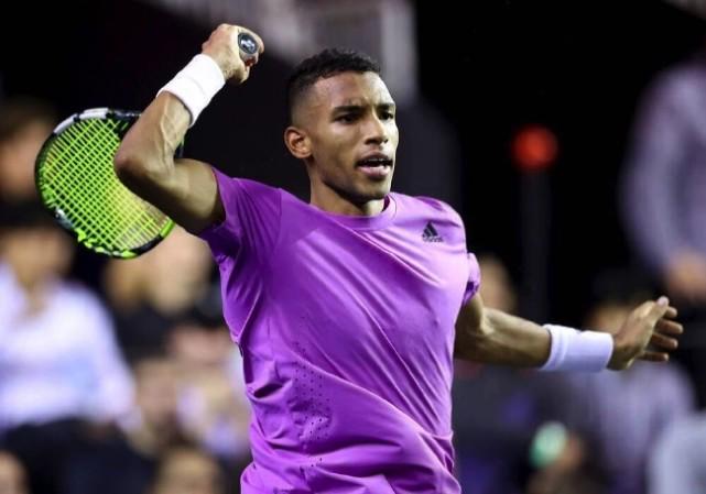 的首圈碰撞 的首圈碰撞