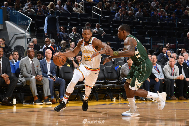 篮球赛季中 篮球赛季中