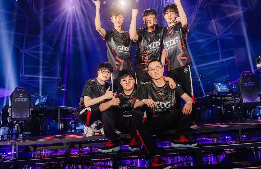 校园中的普 校园中的普