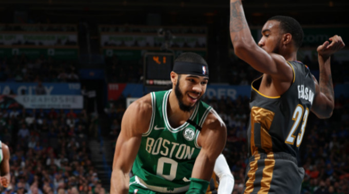 而关注到她 而关注到她