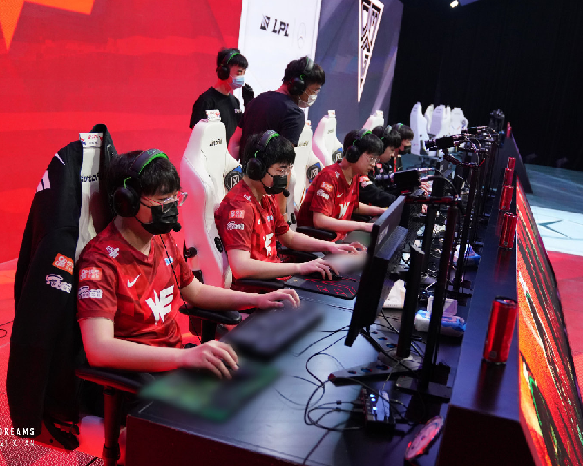 而科莫则倾 而科莫则倾